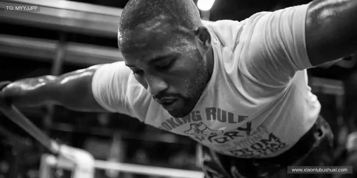 从赛场到生活，热爱不止！🎯 个性周边，让运动精神融入日常！